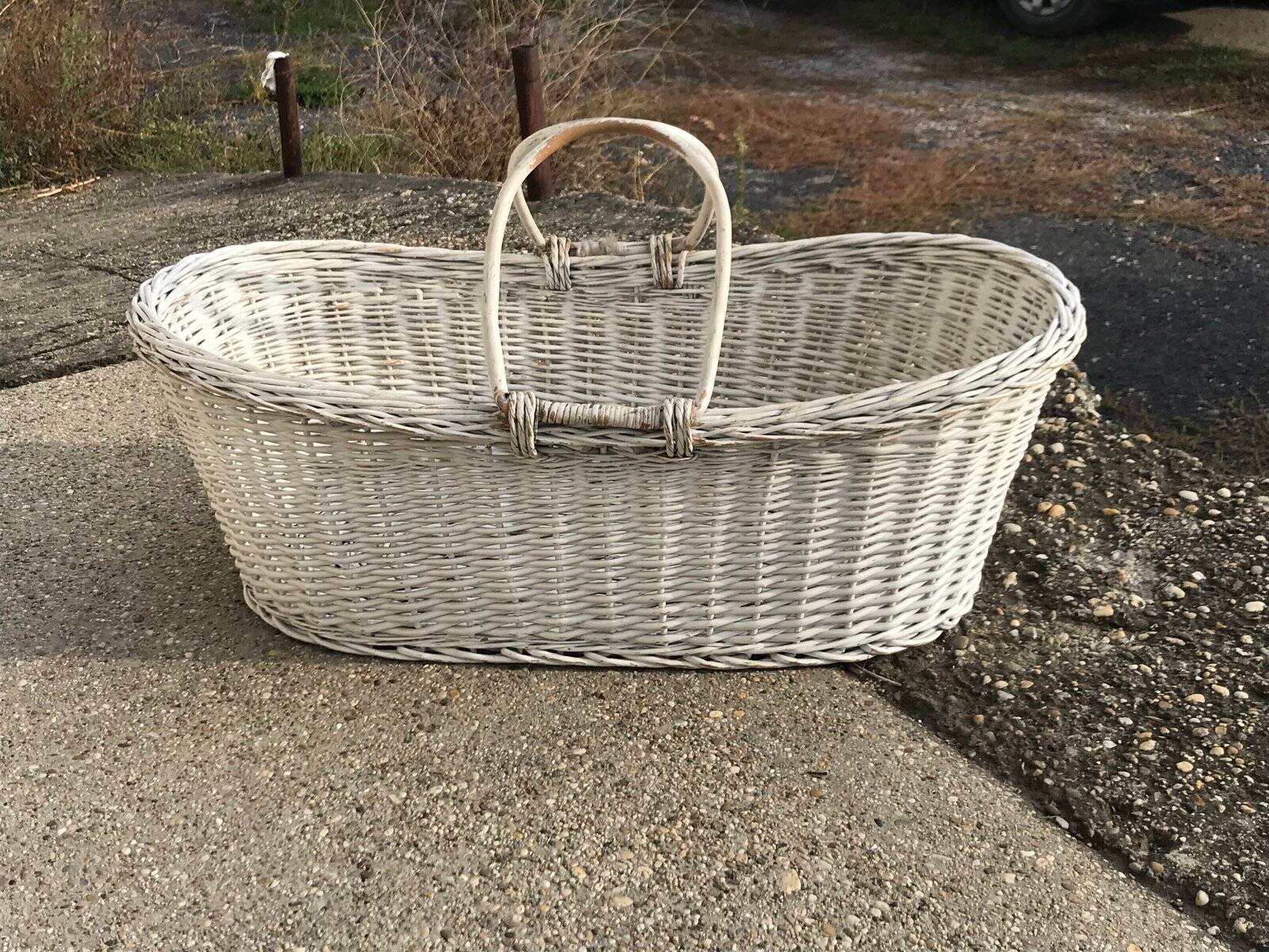 Rustic white woven wicker laundry basket — 1960s, large oval shape 77×41×25 cm