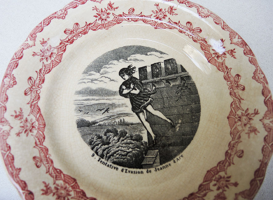 11 old plates hb choisy le roi in earthenware: joan of arc