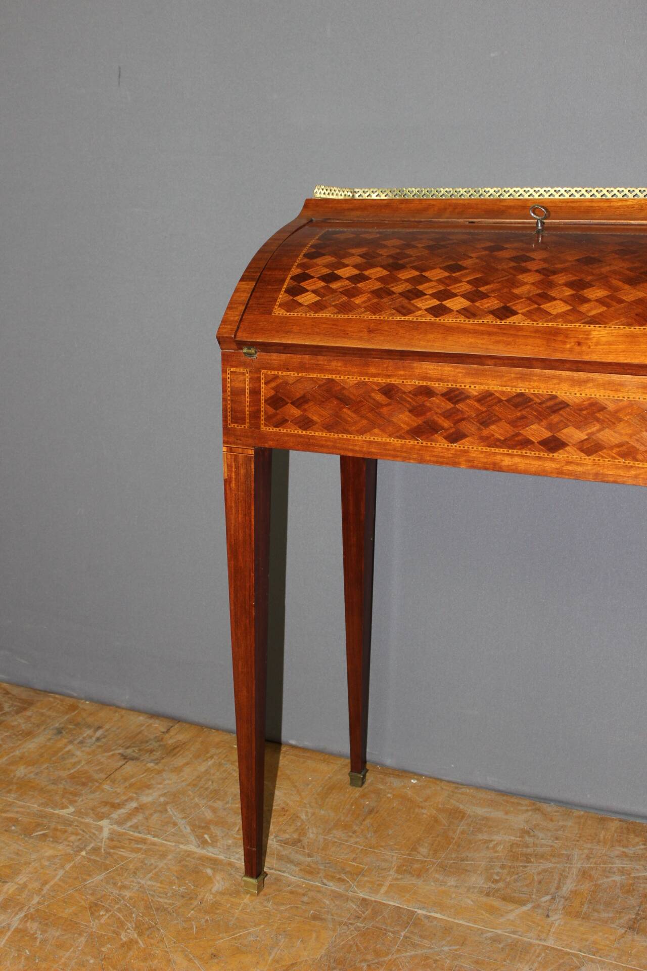 Bureau à cylindre en marqueterie de style Louis XVI