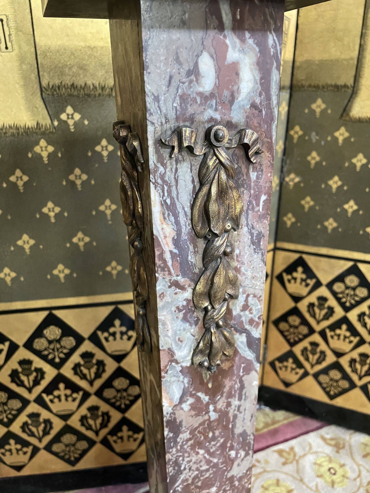 Selette gaine en marbre et bronze