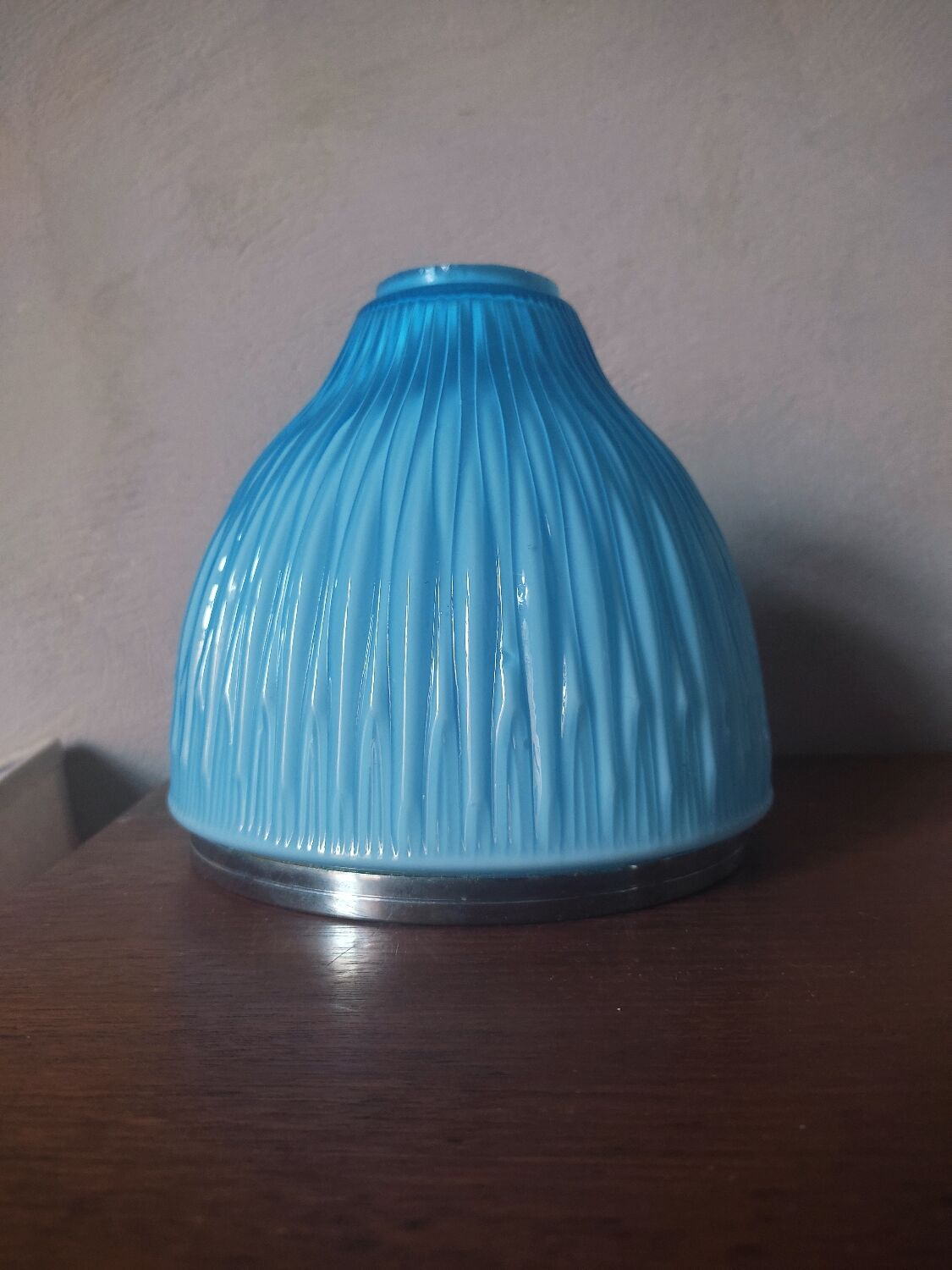 Blue opaline supension tulip