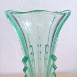 Vase en verre pressé vert style Art déco, vers 1960