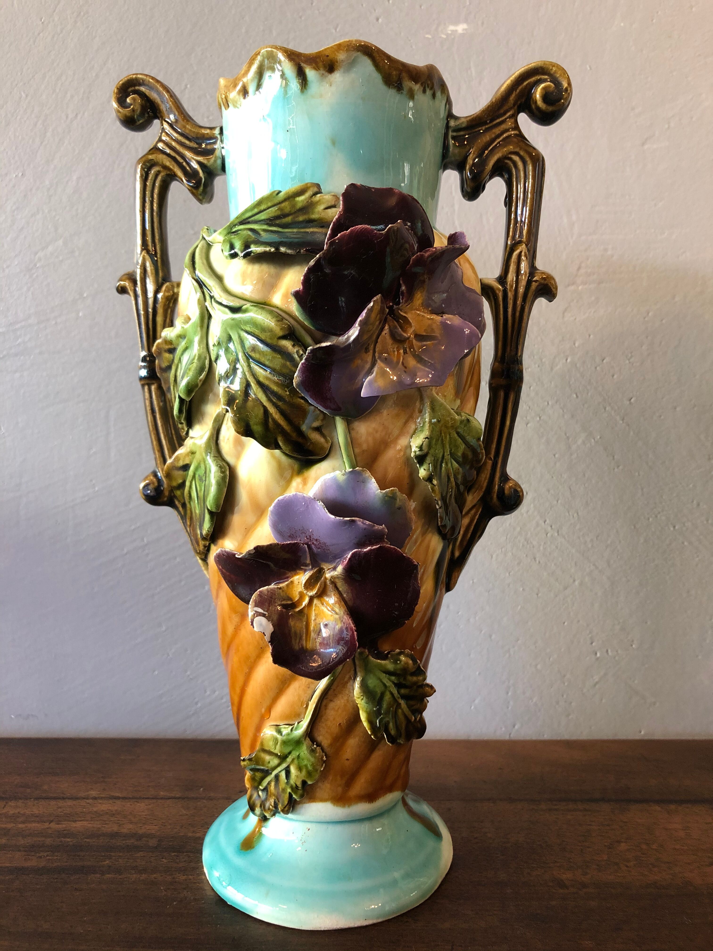 Duo of vases in ancient dabbling