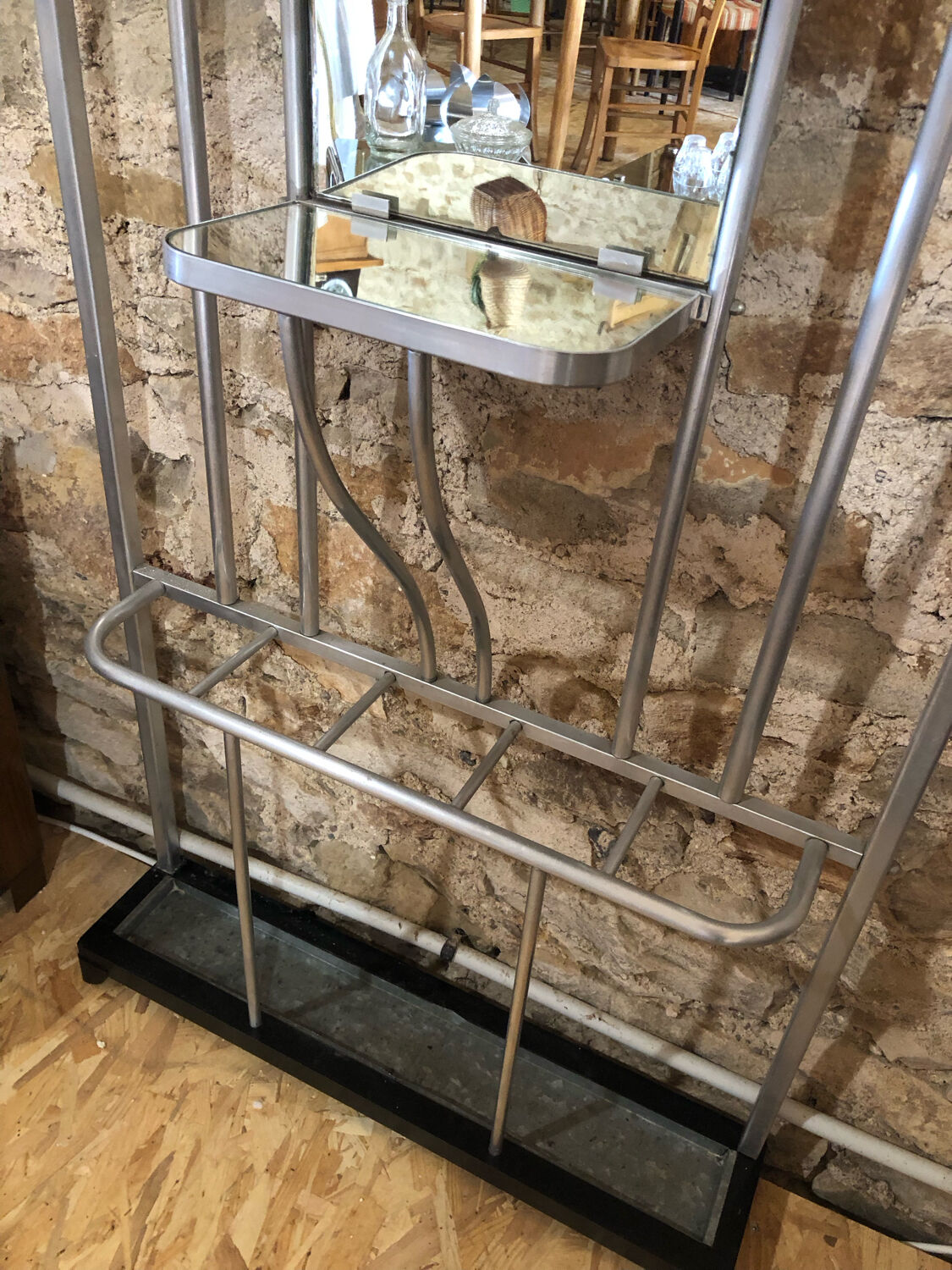 Wall-mounted cloakroom coat racks