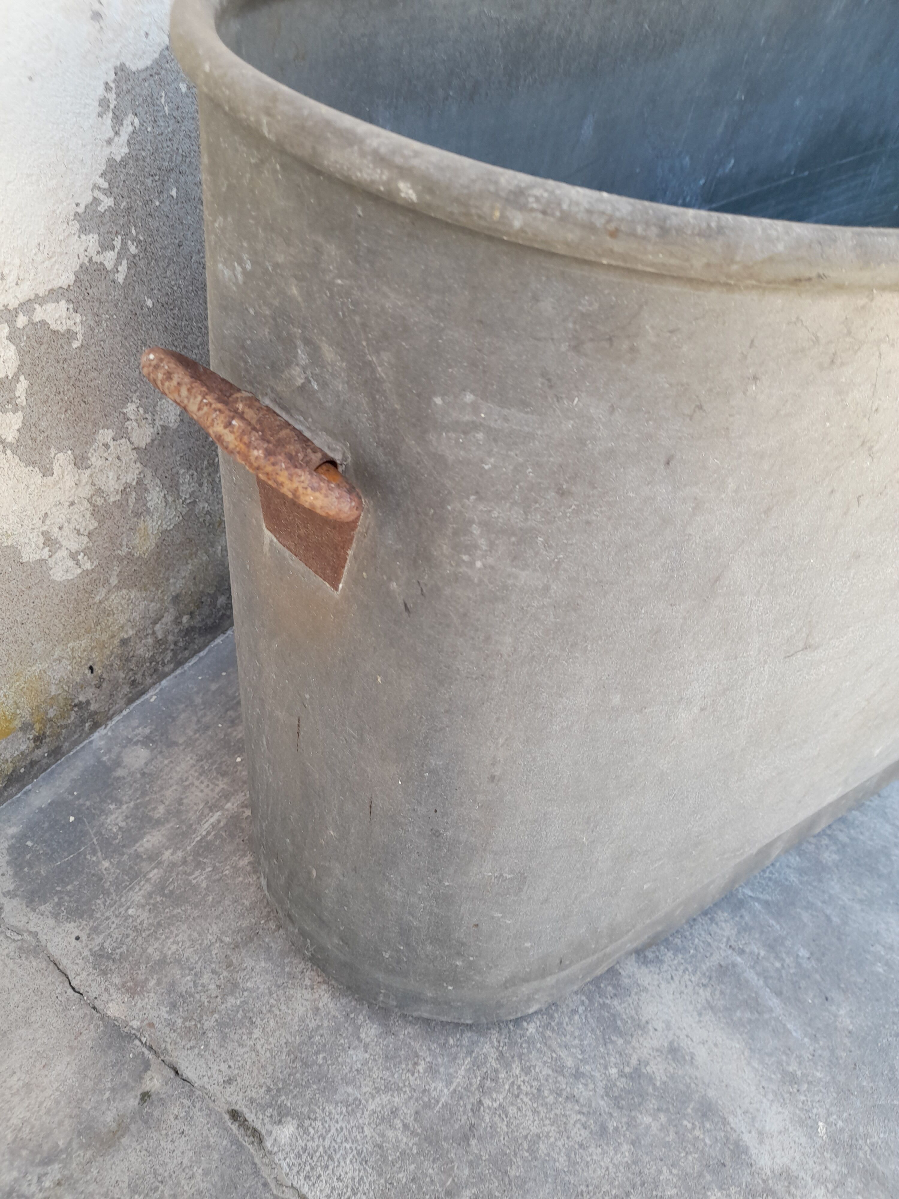 Ancient zinc bathtub 1900 -1m40