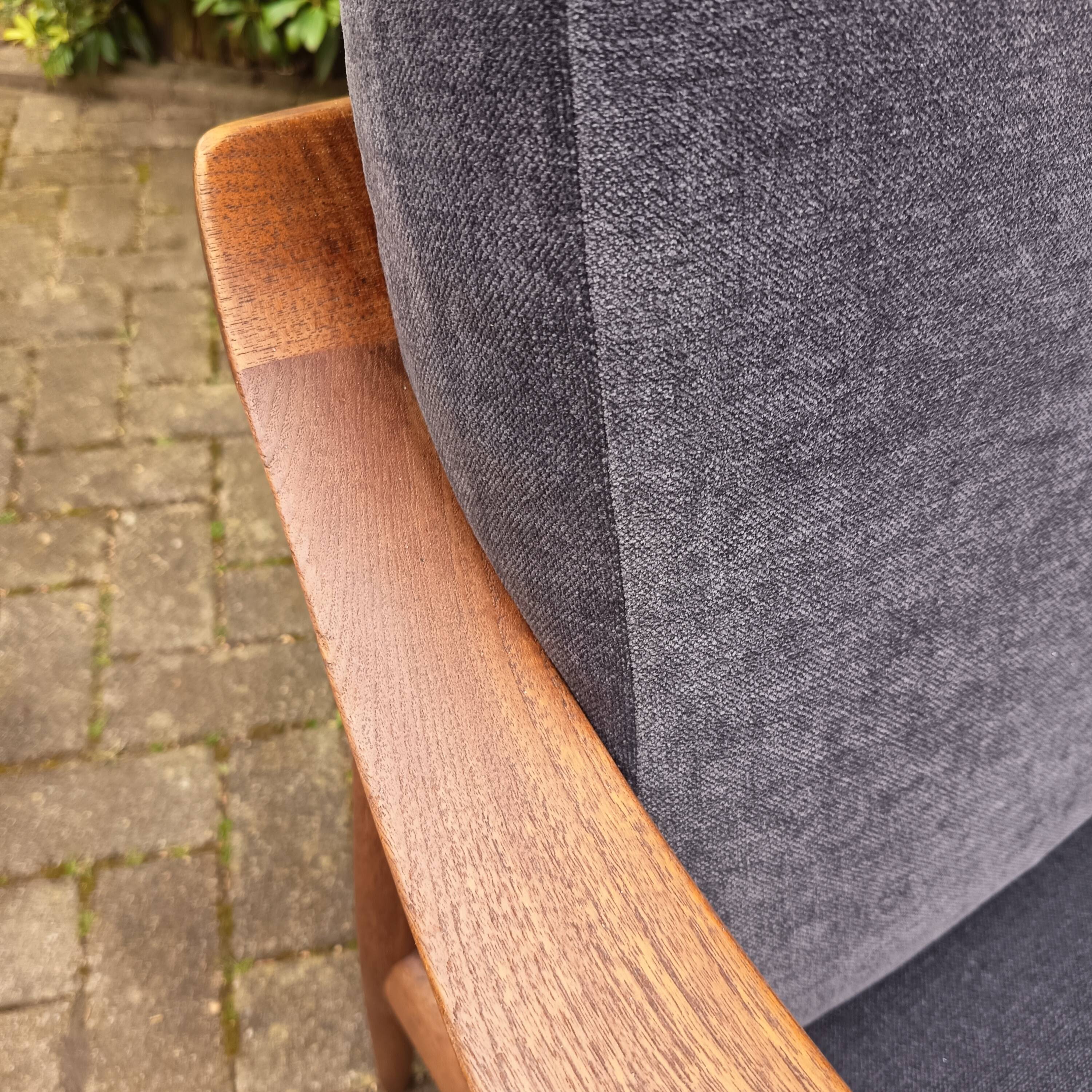 Pair of Knoll Antimott armchairs, 1960