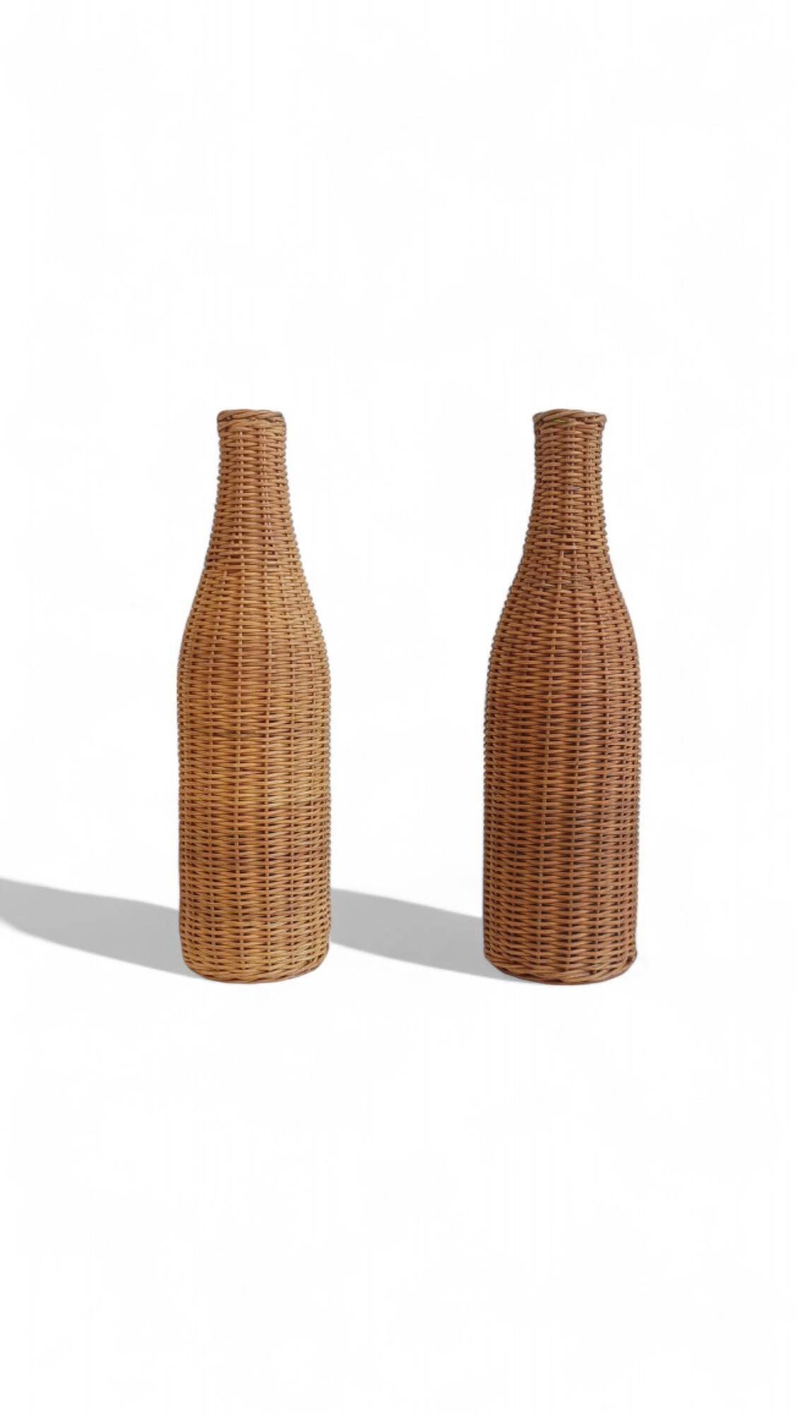 Bouteilles en verre en osier rustiques faites à la main, milieu du 20e siècle, France