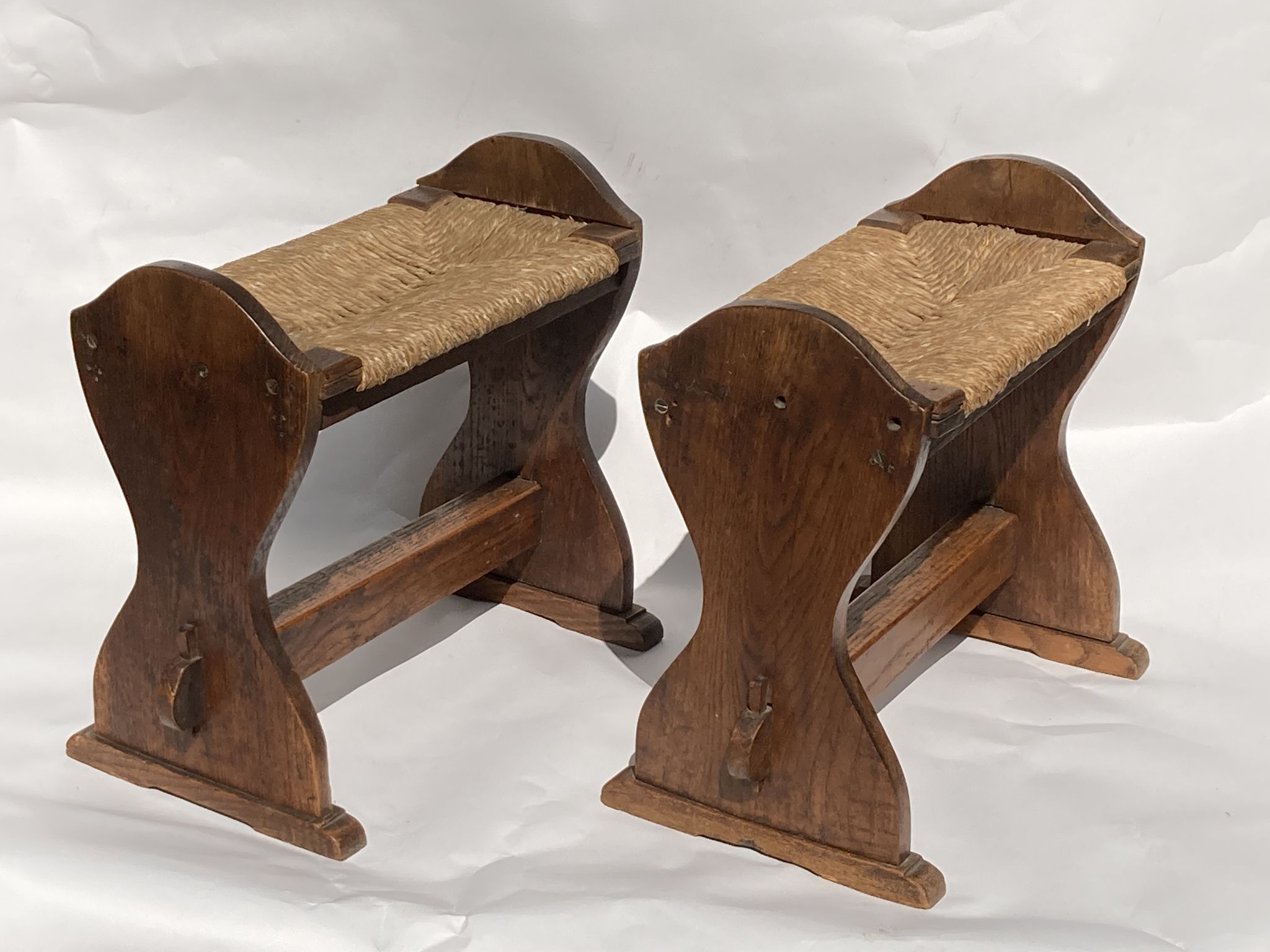 Tabouret en osier monastry antique ou hocker