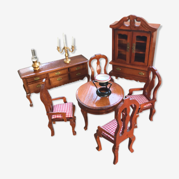 Dollhouse furniture
