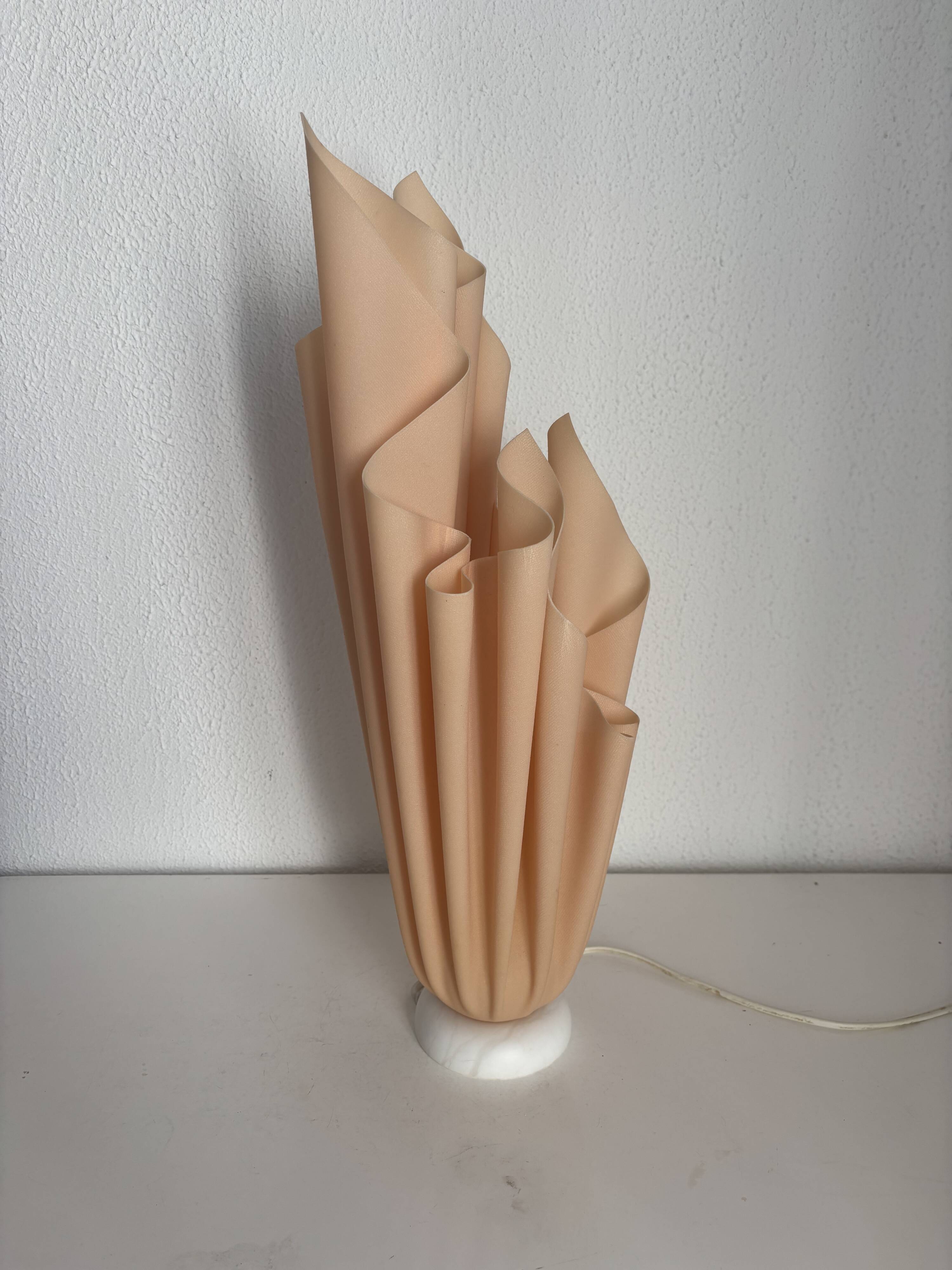 Lampe  vintage 1970 Athéna Georgia Jacob drapée saumonée - 50 cm