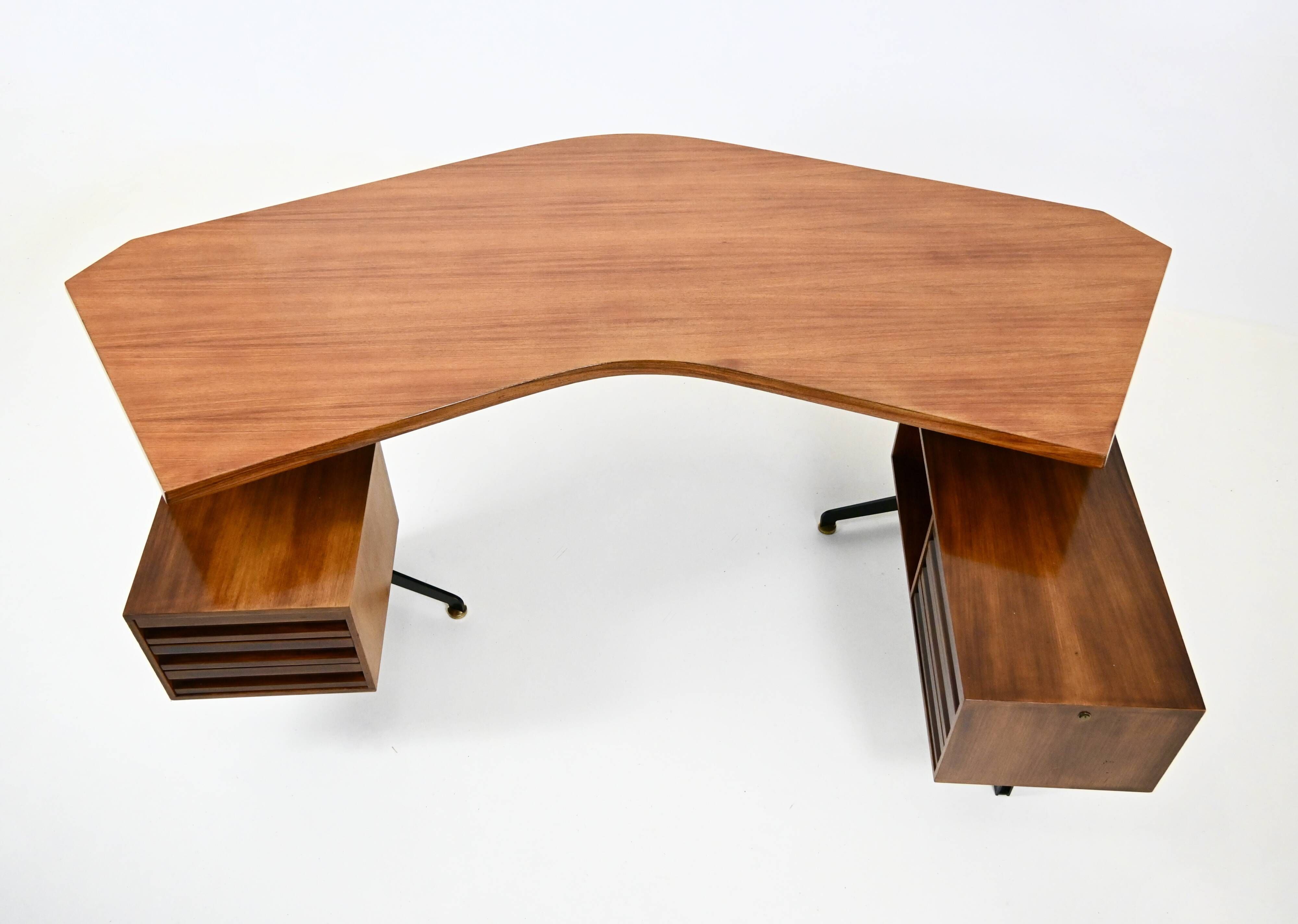 T96 "Boomerang" desk by Osvaldo Borsani for Tecno, 1960s