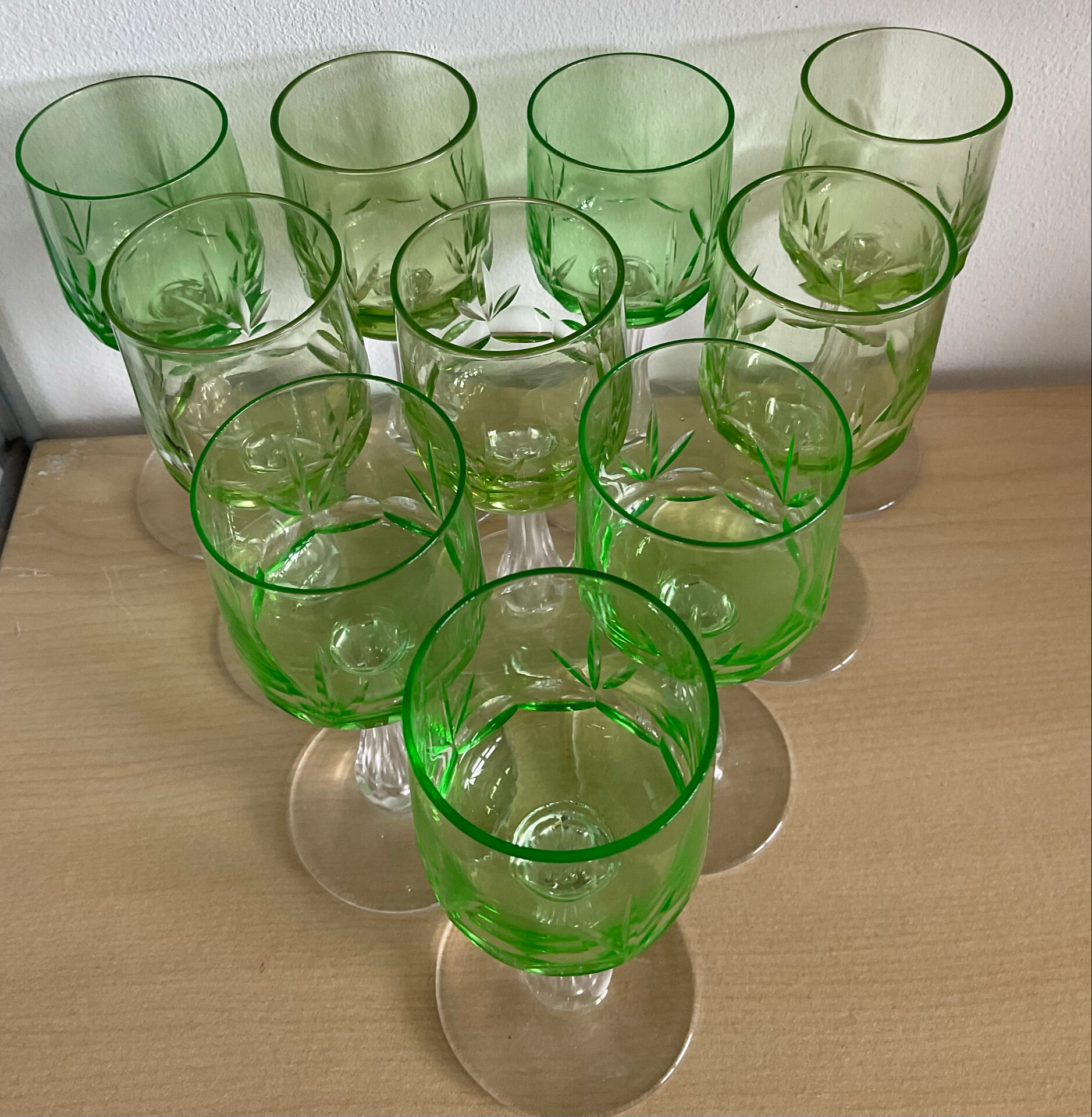 Set of 10 uraline glasses from the 1970s.