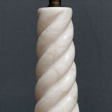 Pied de lampe italien en marbre blanc torsadé
