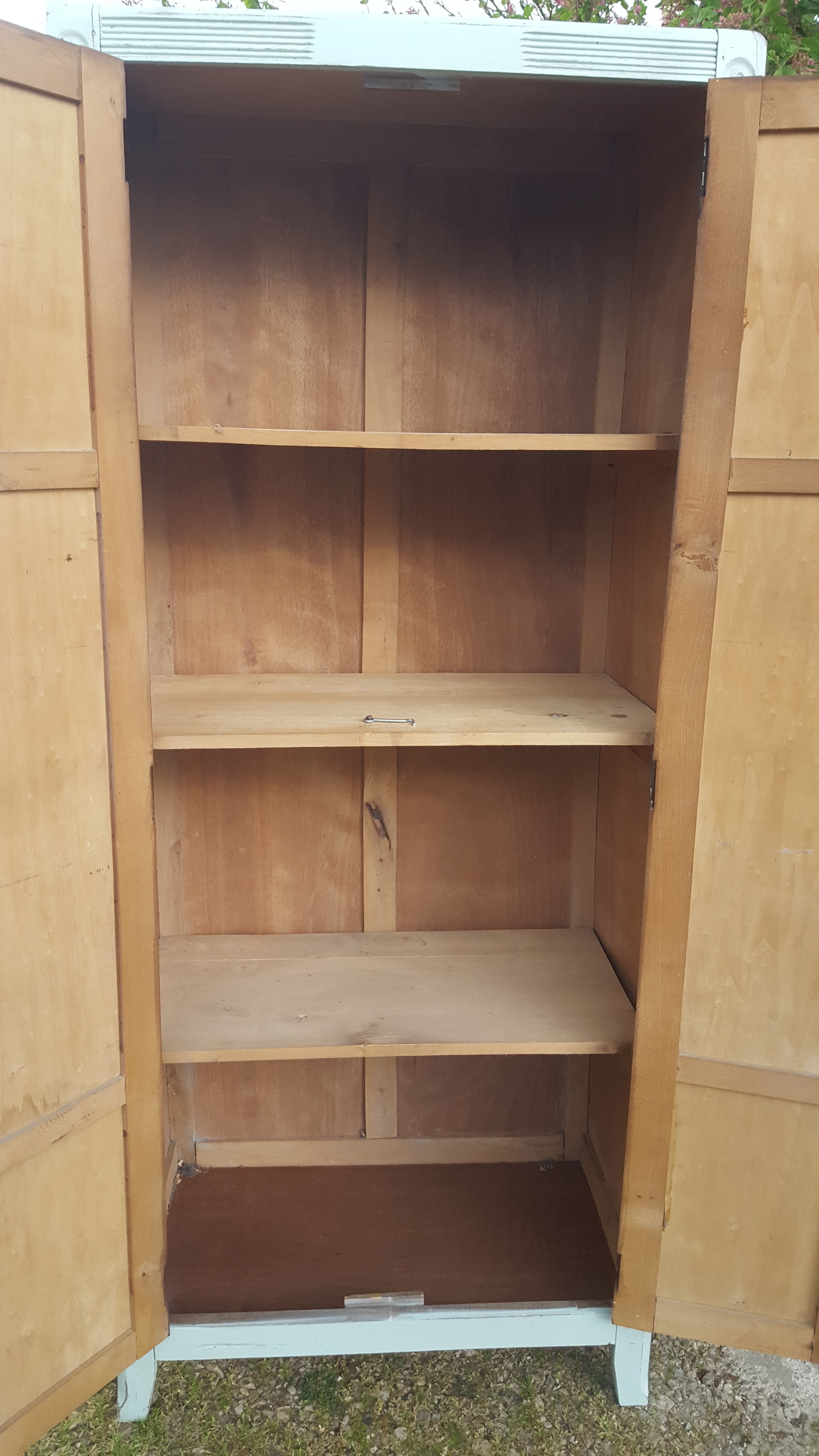 Mint-coloured parisian wardrobe