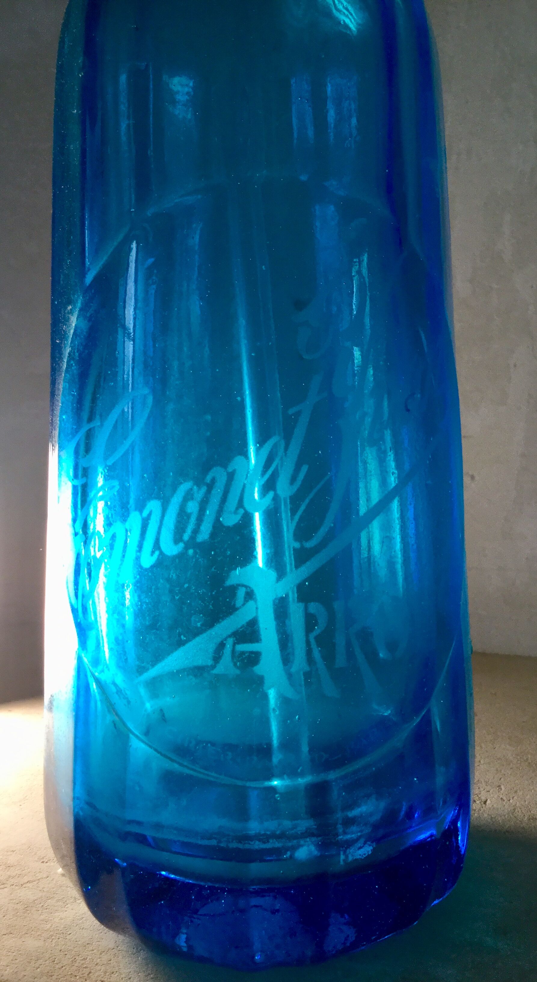 Old siphon blue brasserie Paris