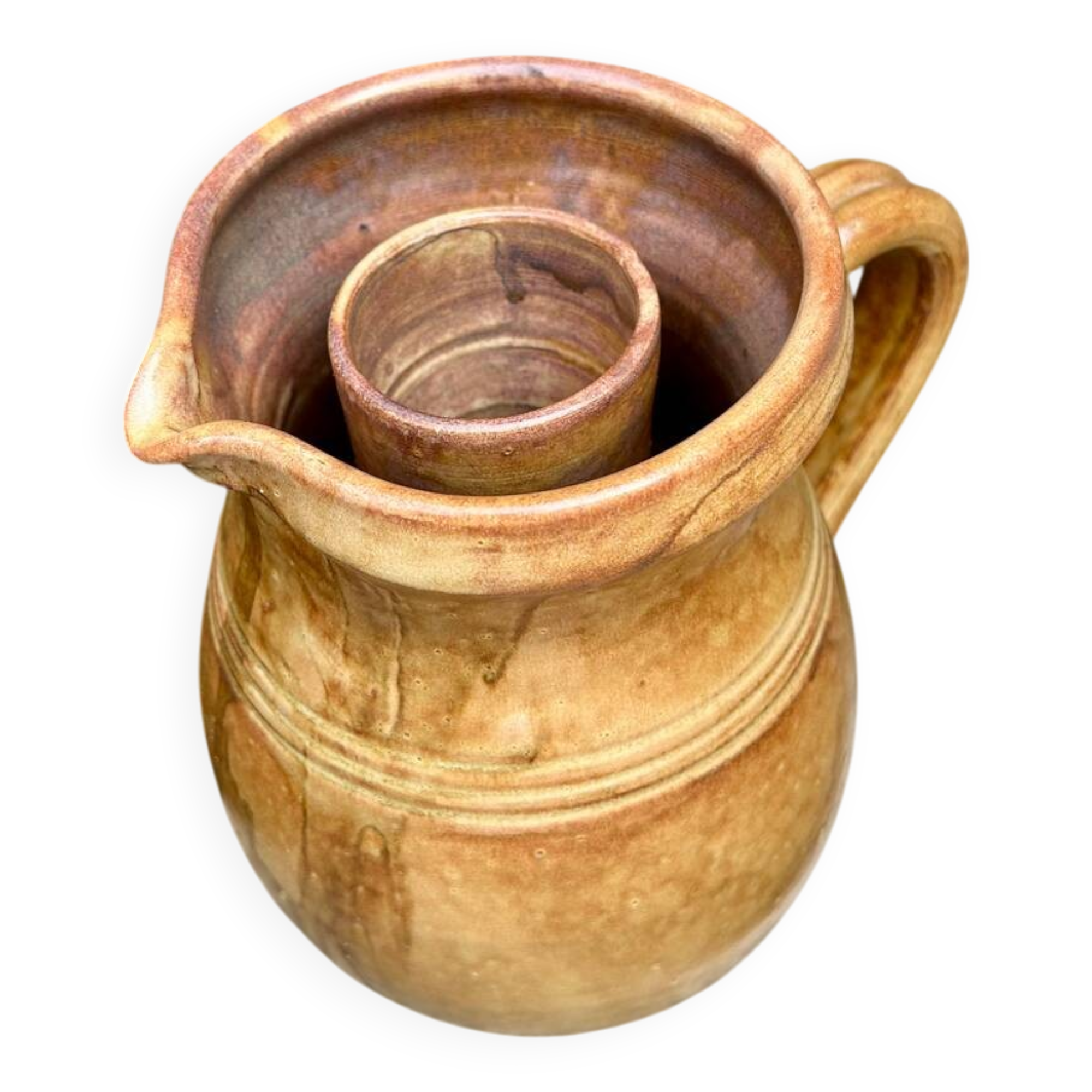 Refreshing ceramic carafe