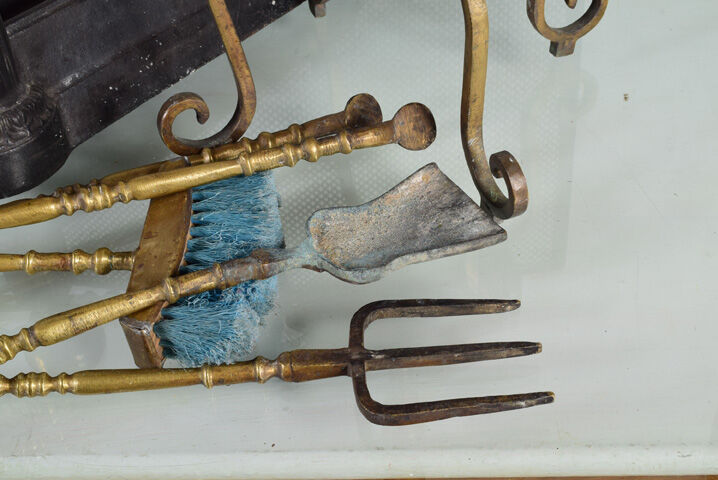 Accessories servant of chemine, chenet, by fire