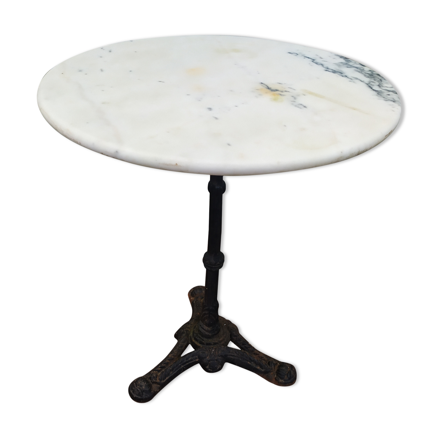 Bistro table in round marble of Parisian brasserie