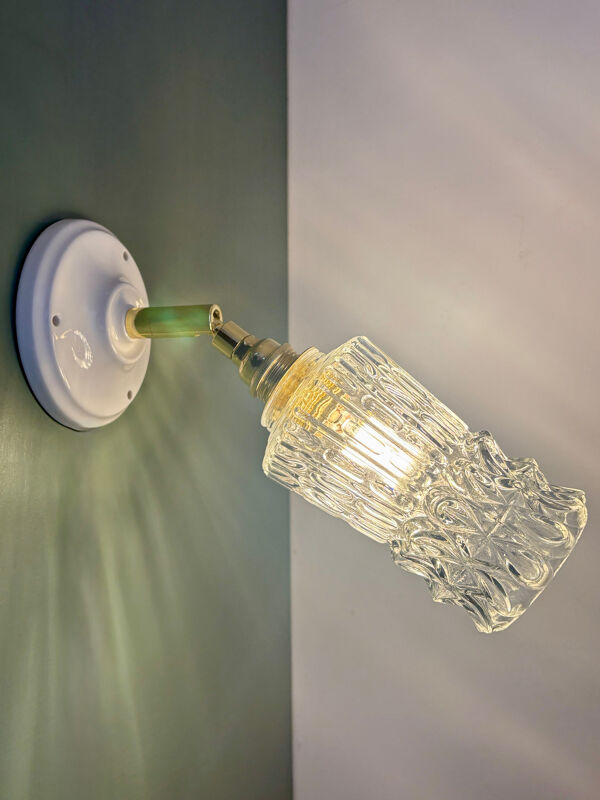 Applique tulipe vintage en verre moulé transparent