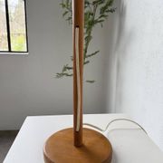Lampe de table bois chêne années 70