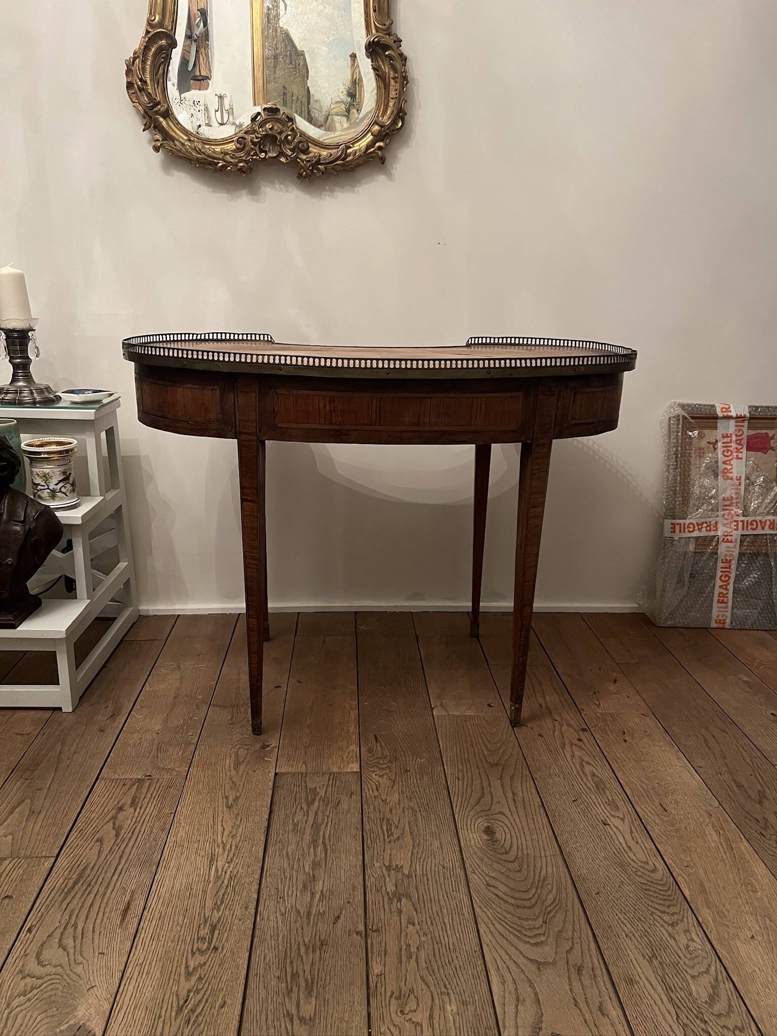 kidney-shaped coffee table