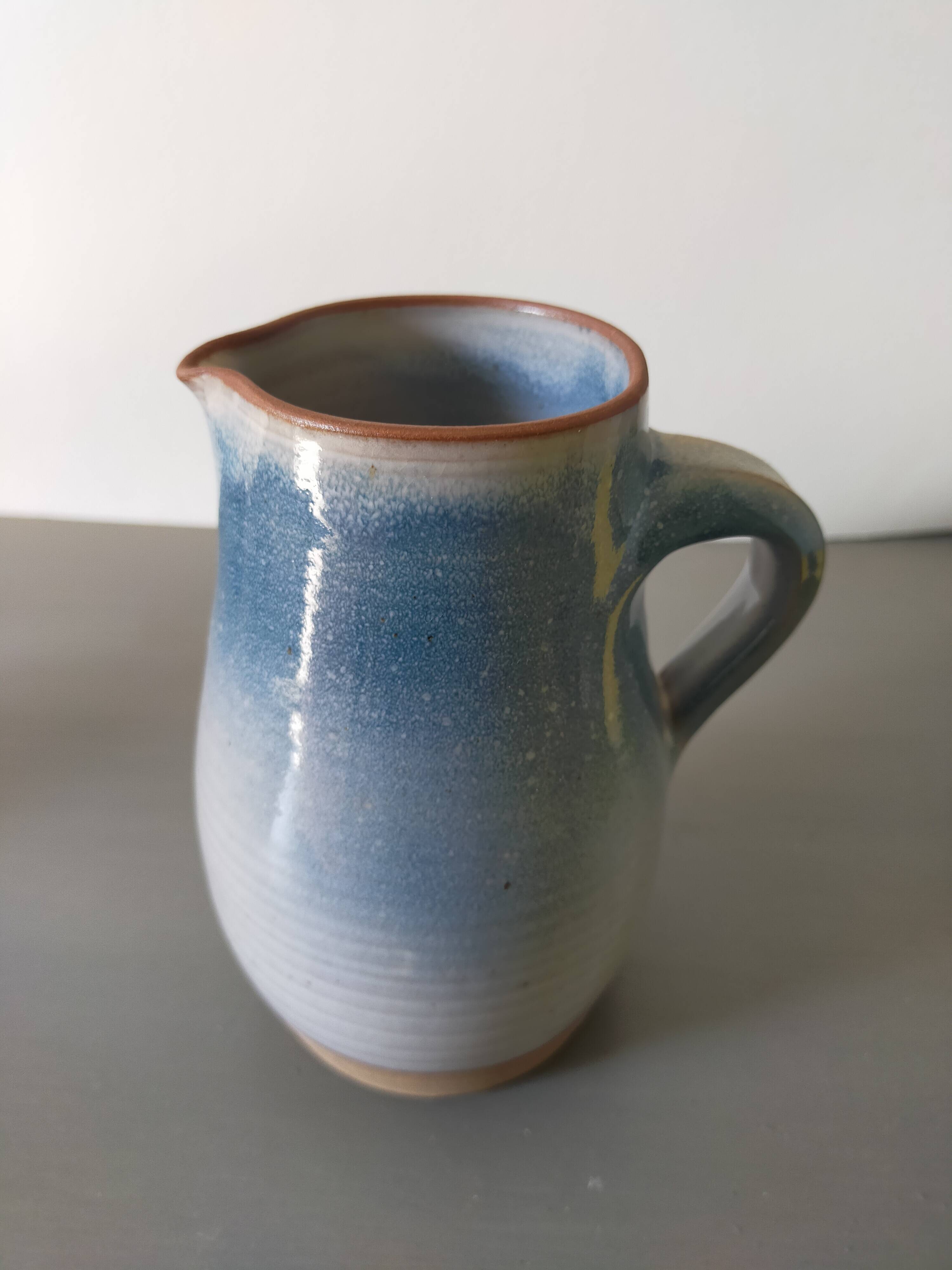 pichet en grès Roger Jacques émaillé bleu