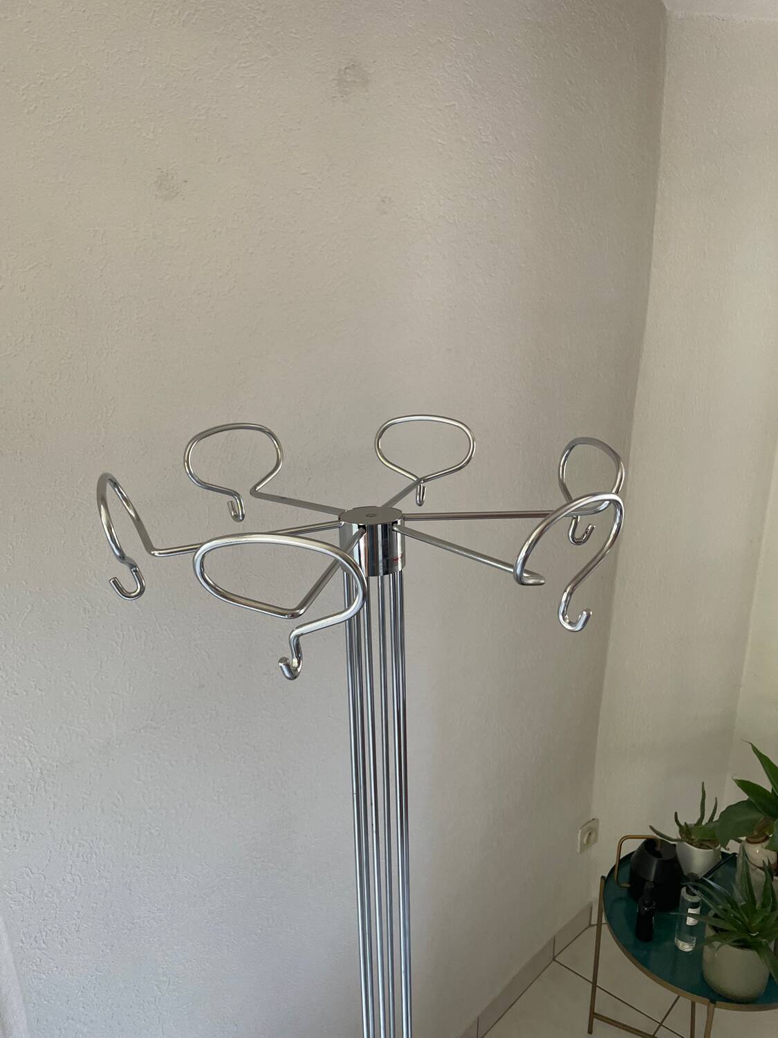 Vintage chrome coat rack – Isao Hosoe