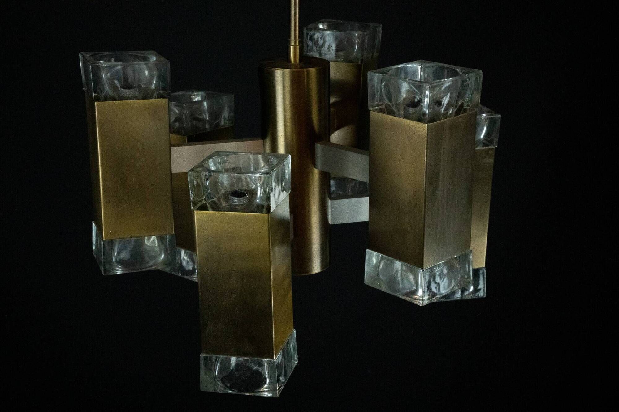 Italian glass and brass 12 lights chandelier produced by Sciolari in the 70