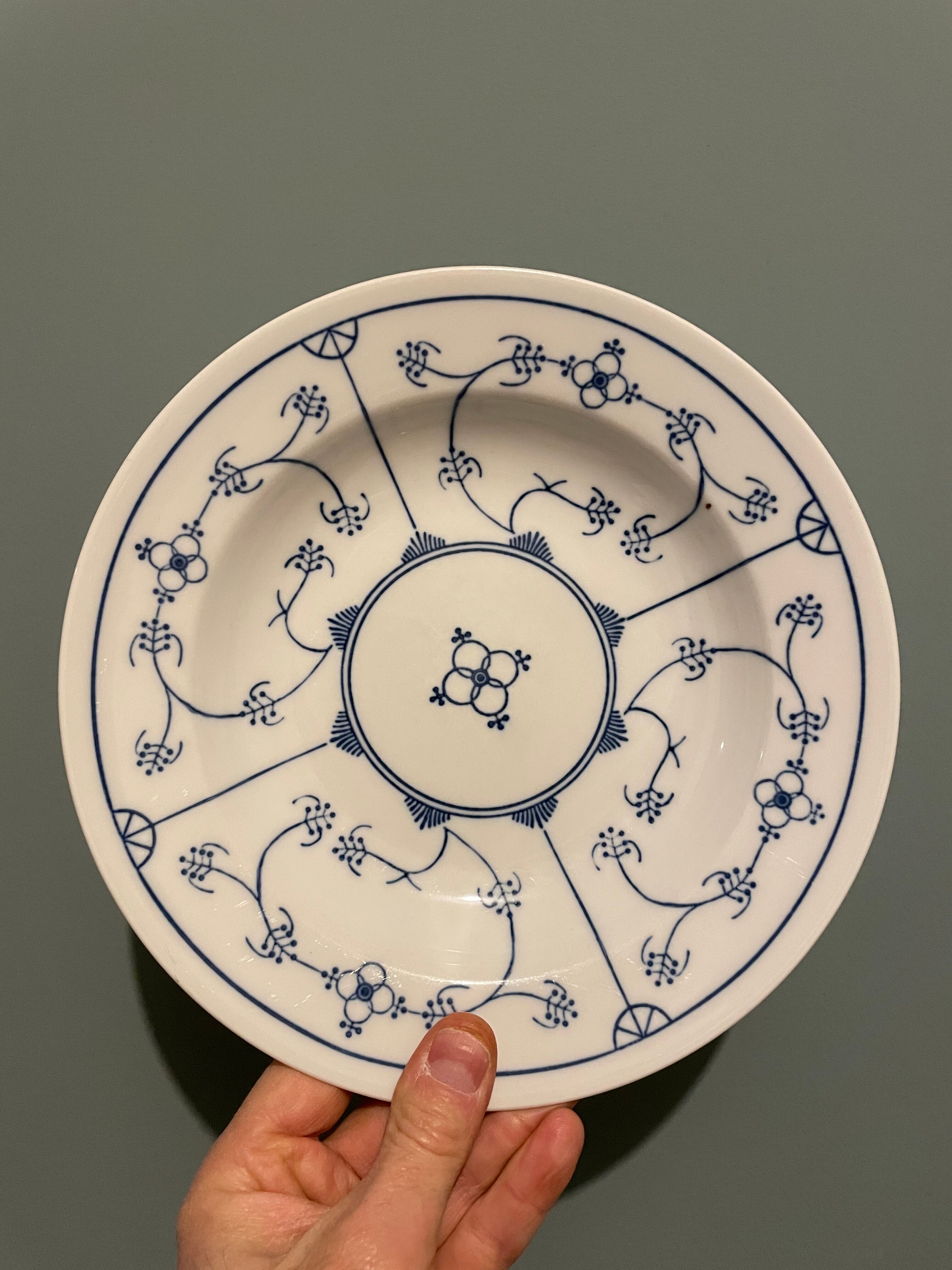 Set of 4 hollow Jäger plates in Blau Saks porcelain