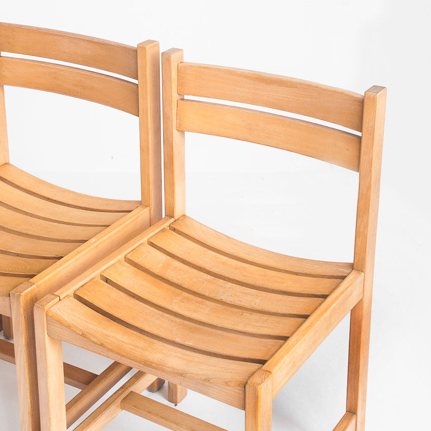 Suite de six chaises en hêtre massif dessinées par André Sornay - France, 1960