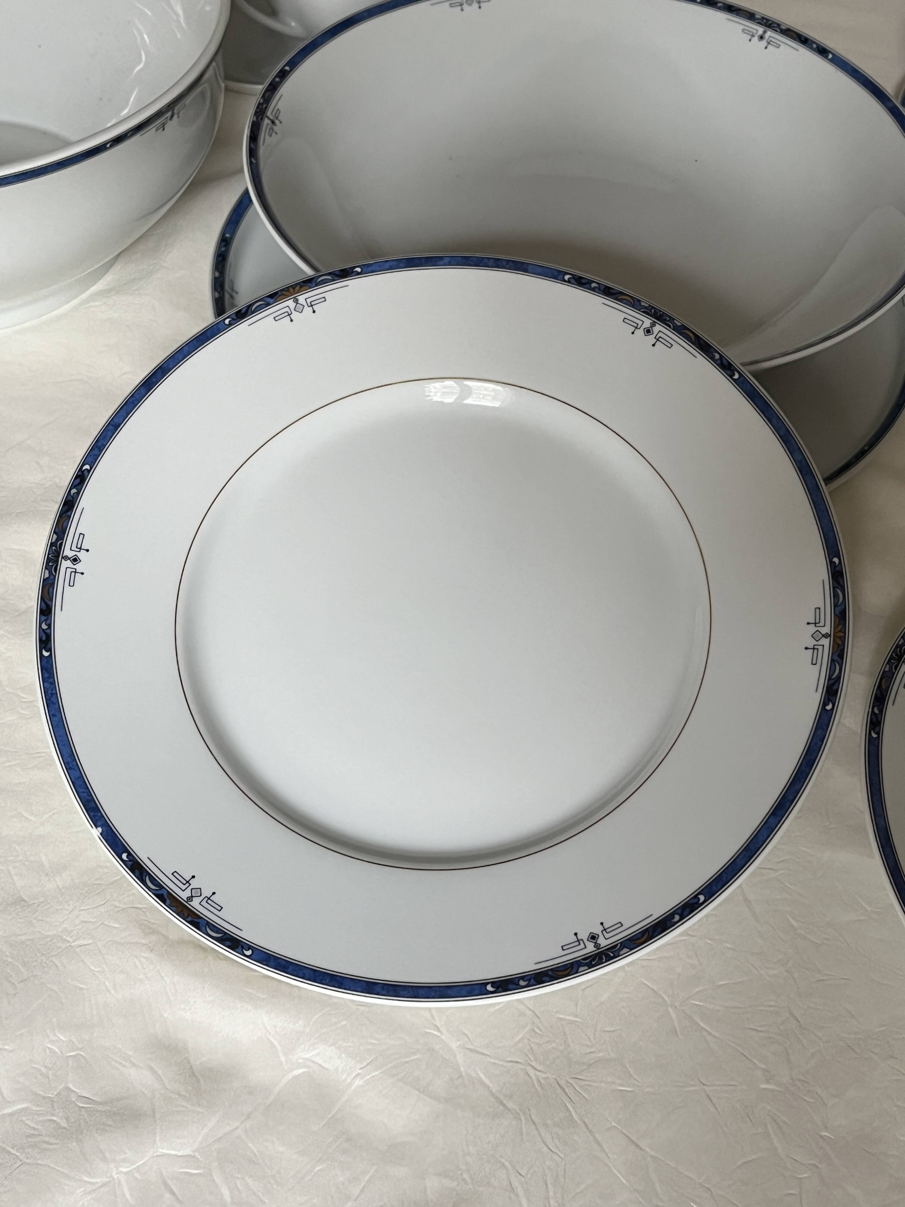 Limoges, large porcelain table service 98 pieces 20th century