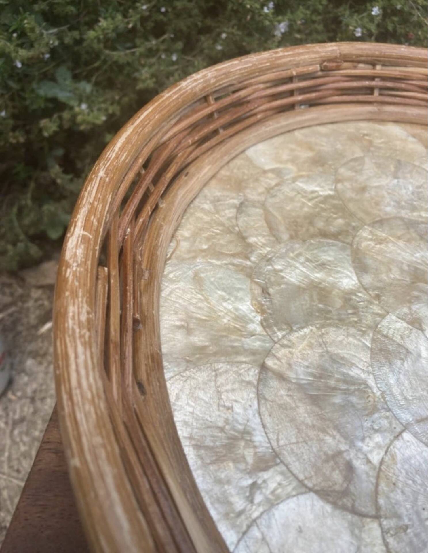 Mother-of-pearl plate