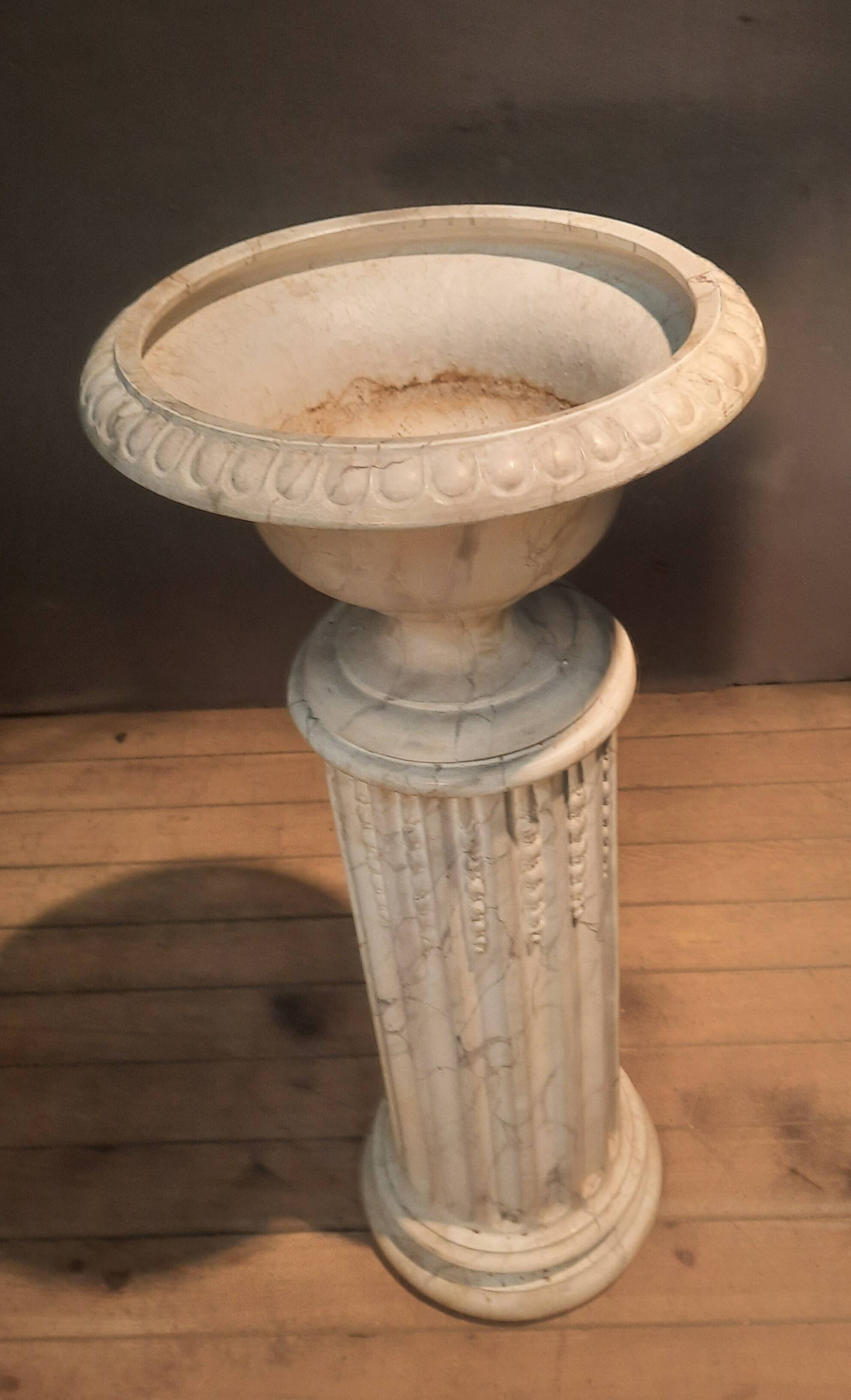 Column topped with a plaster basin.