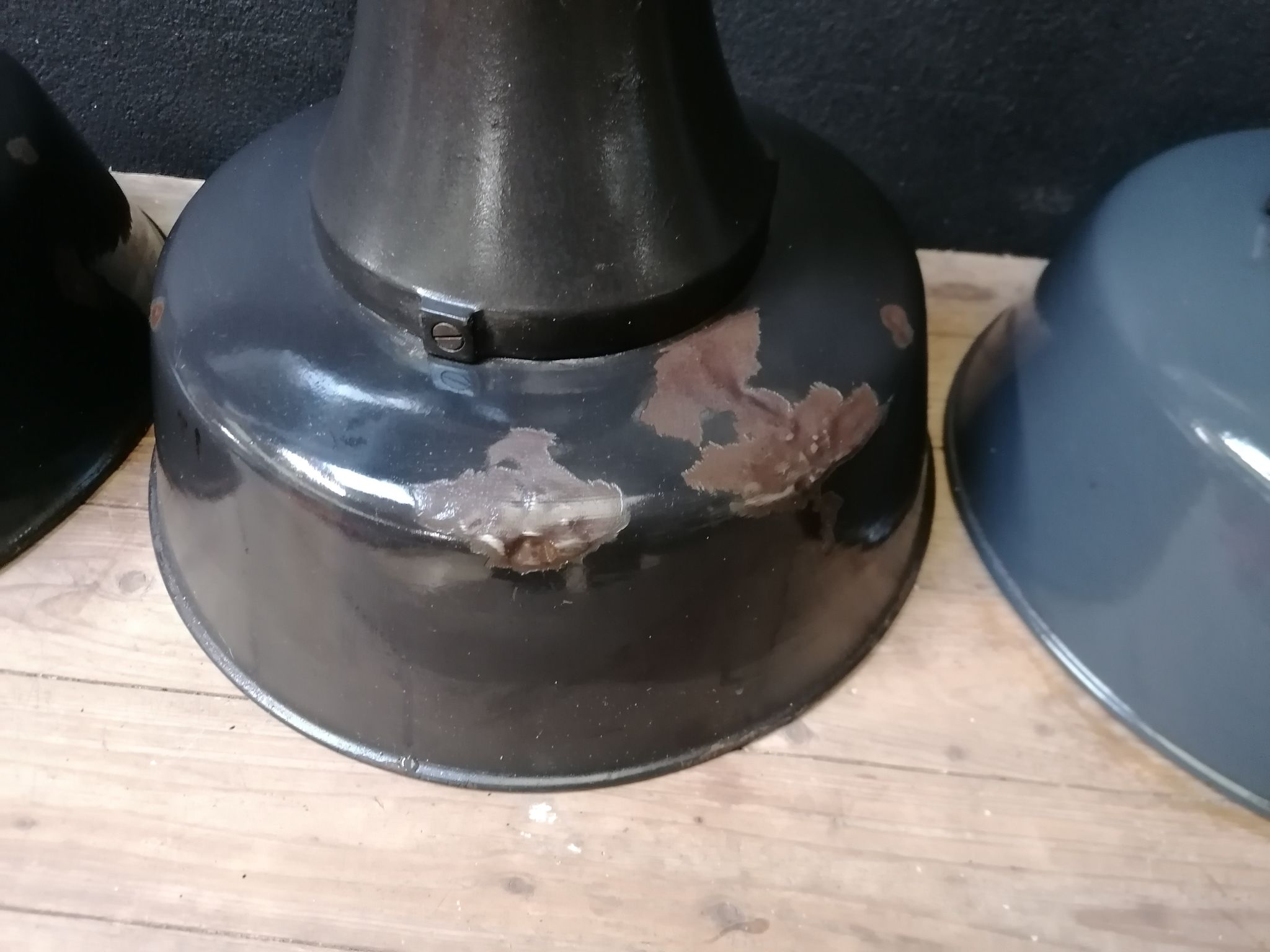 Industrial hanging lamps in enamelled metal, 50