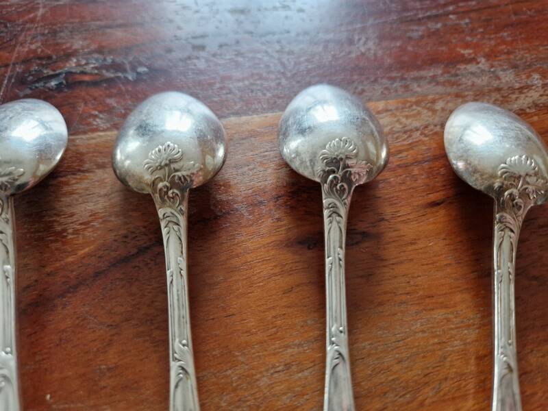 Christofle - 6 small silver-plated coffee spoons model Chrysanthèmes