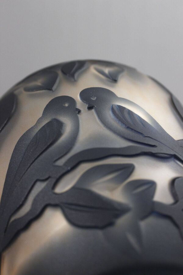 De Vianne France vase aux oiseaux pâte de verre dégagée à l'acide XXème