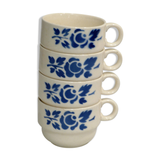 4 tasses en faïence à décor floral