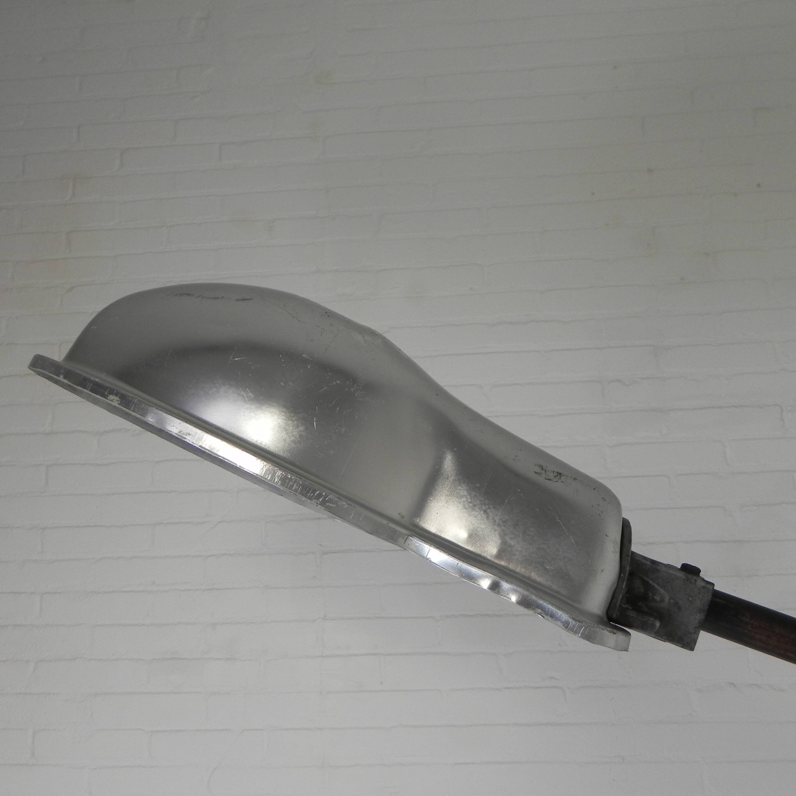 Industrial street lamp with aluminum shade