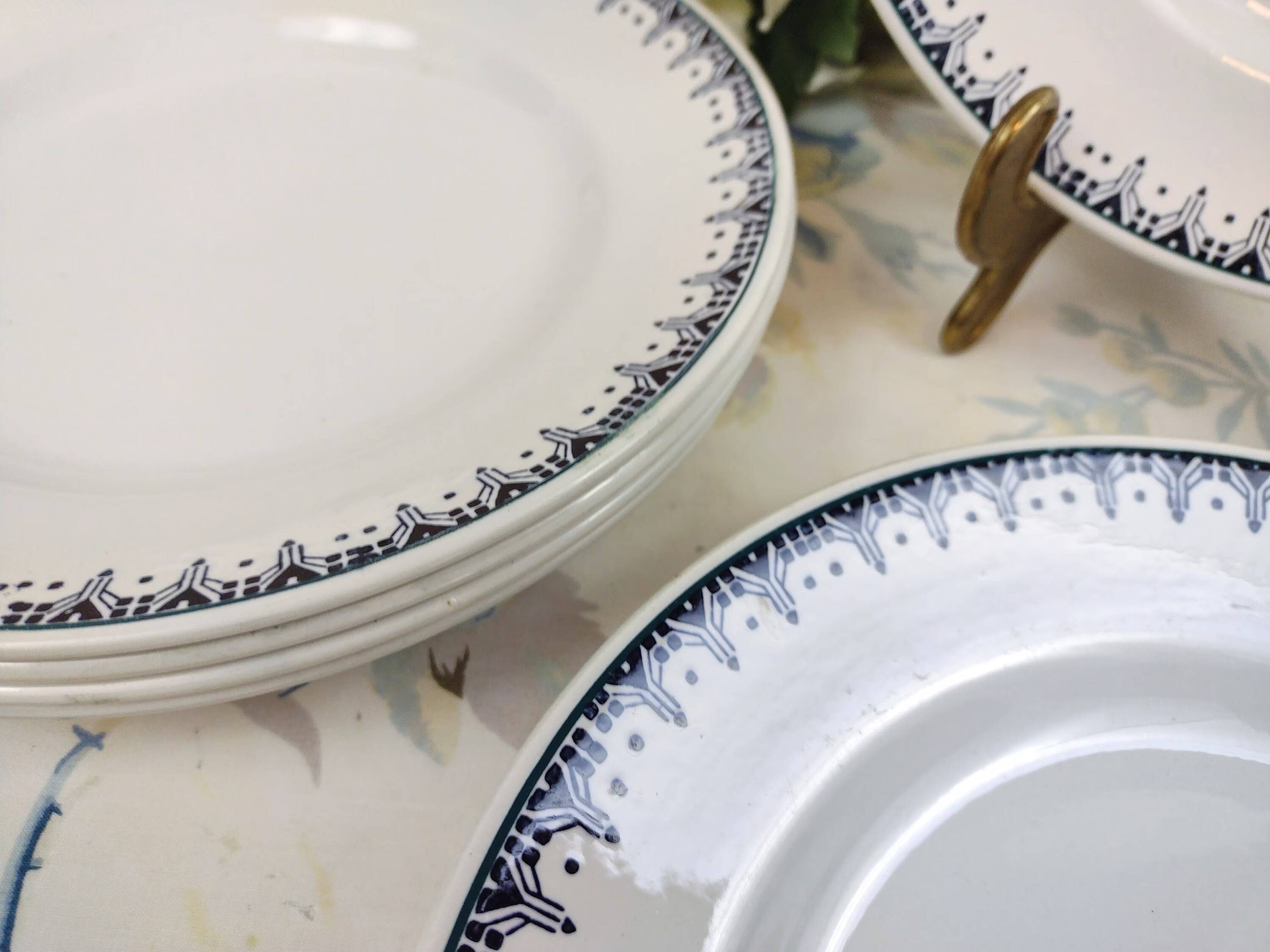 6 St Amandinoise two-tone flat plates