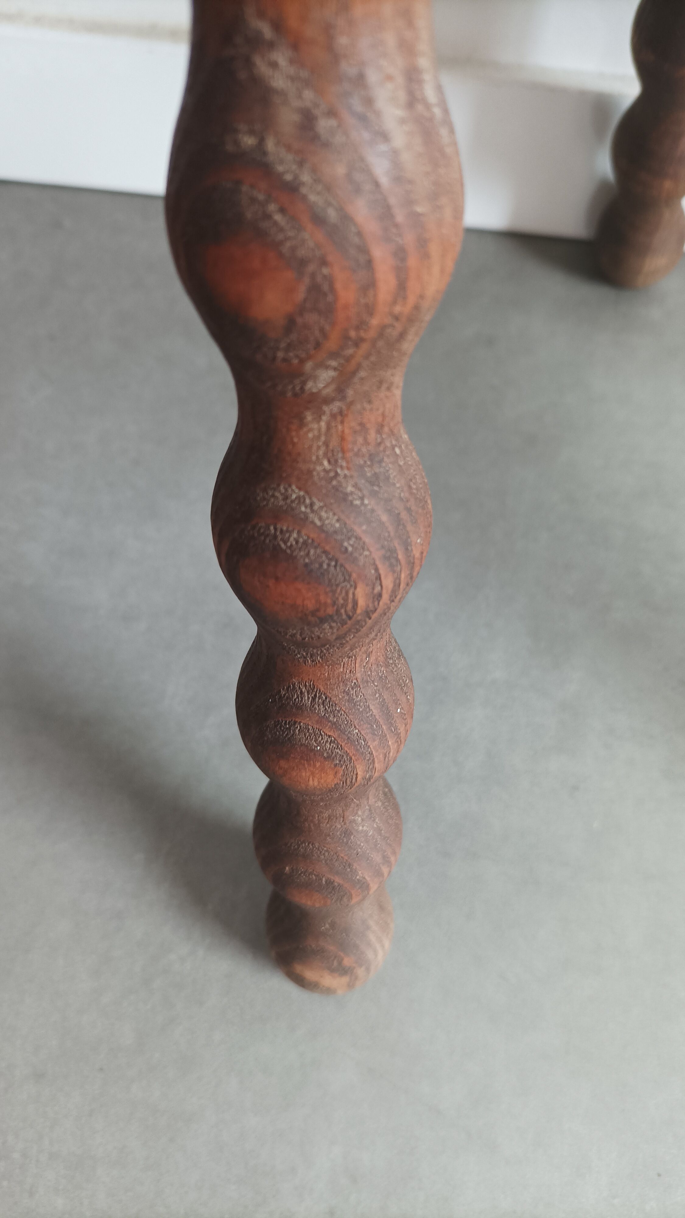 Tabouret tripode