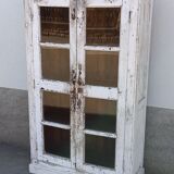 Armoire blanche en bois ancien vitrée