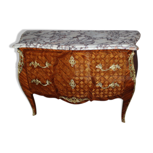 Commode de style Louis XV en marqueterie