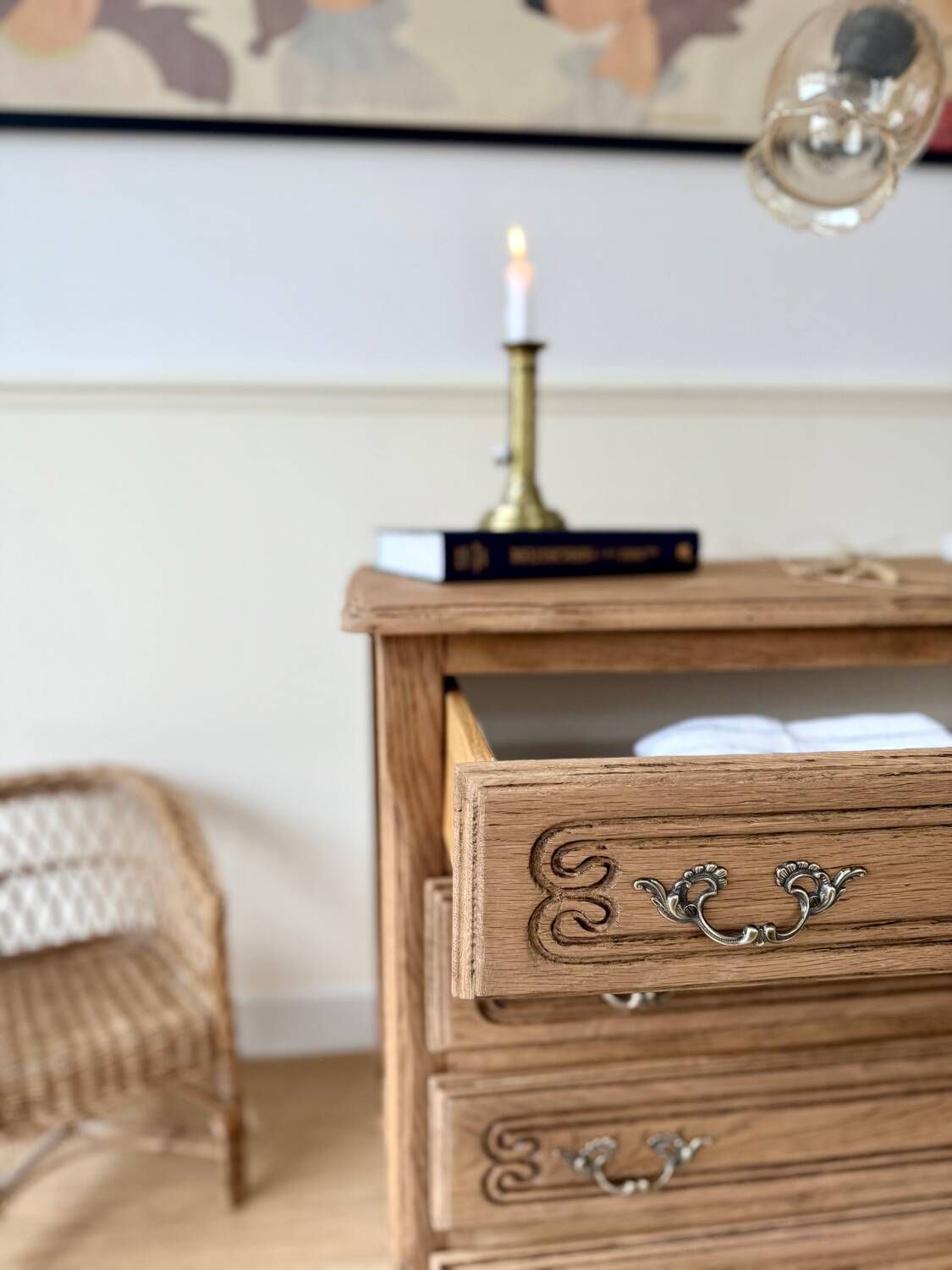Beautiful renovated wooden chest of drawers - 4 drawers
