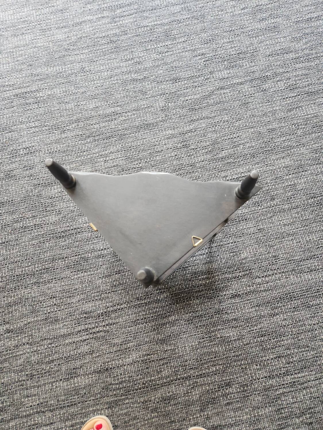 Wooden wall-mounted corner shelf