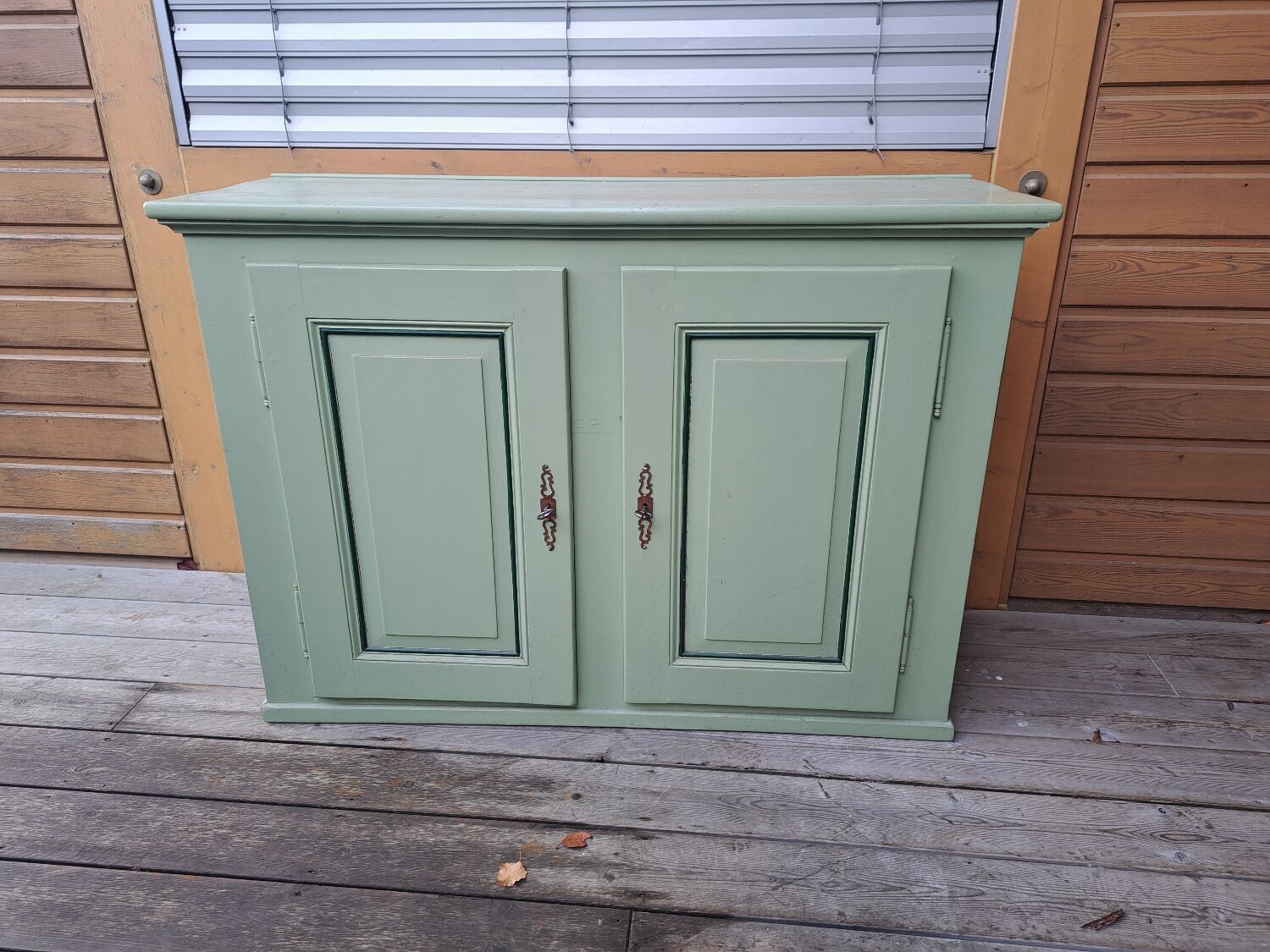 Buffet with 2 doors