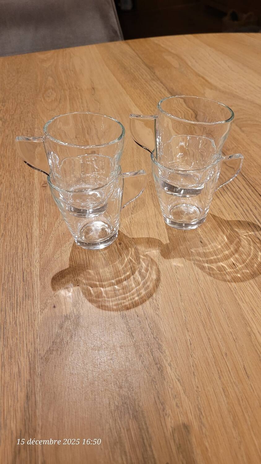 4 transparent glass coffee cups