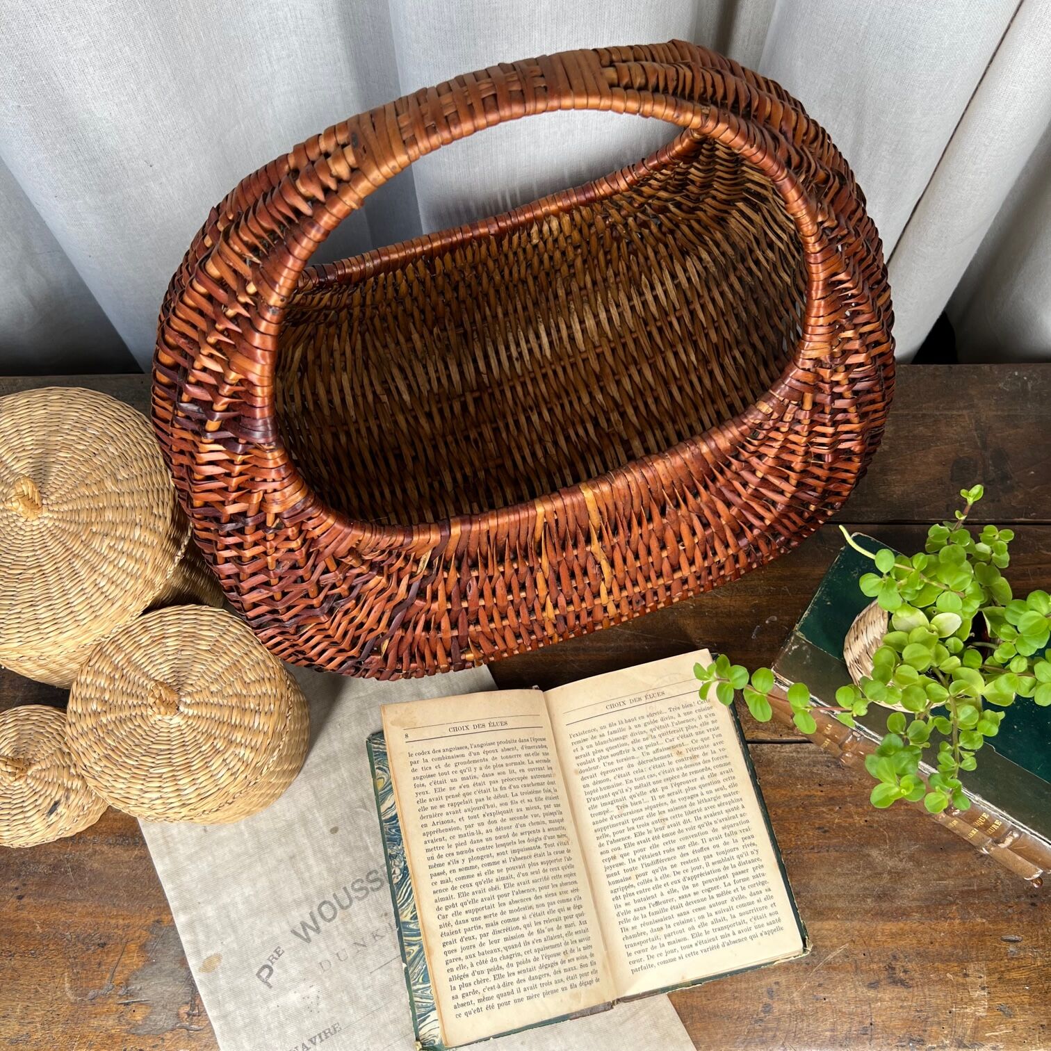 Old wicker basket "gondola" with handle