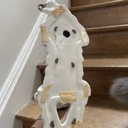 Sculpture of a Springer dog