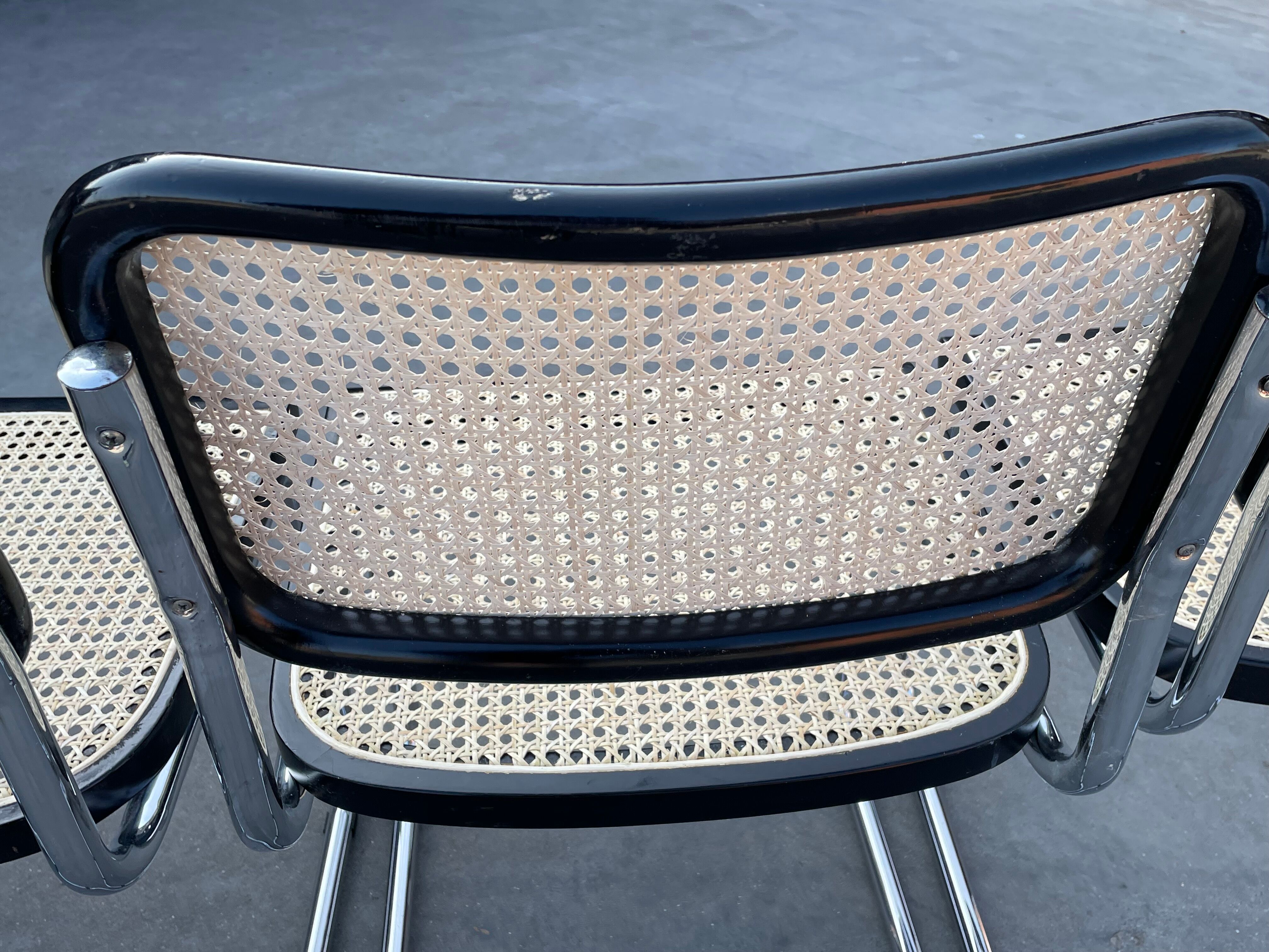 Ensemble de 4 chaises vintage modèle Cesca B32 en noir et chrome