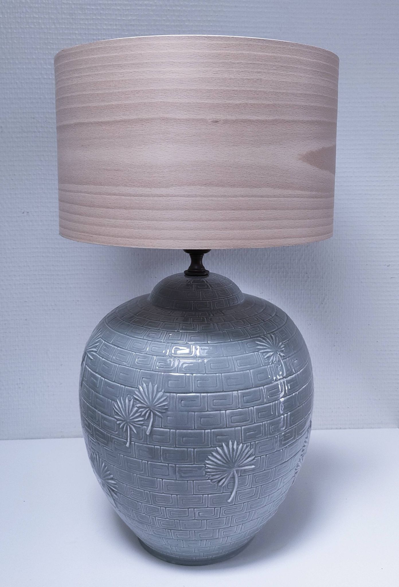 ceramic lamp in the shape of an XL pot, palm leaf decor, 80s